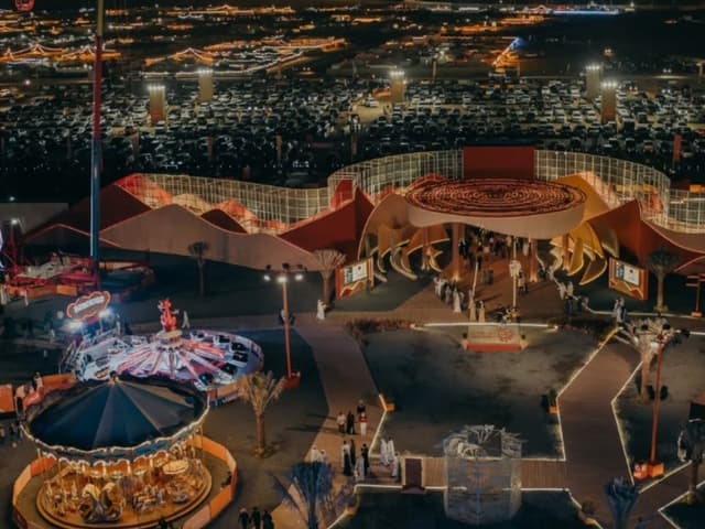 كل ما تريد معرفته عن مهرجان ليوا الدولي ٢٠٢٥: سباقات السيارات والتخييم والفعاليات العائلية في أبوظبي