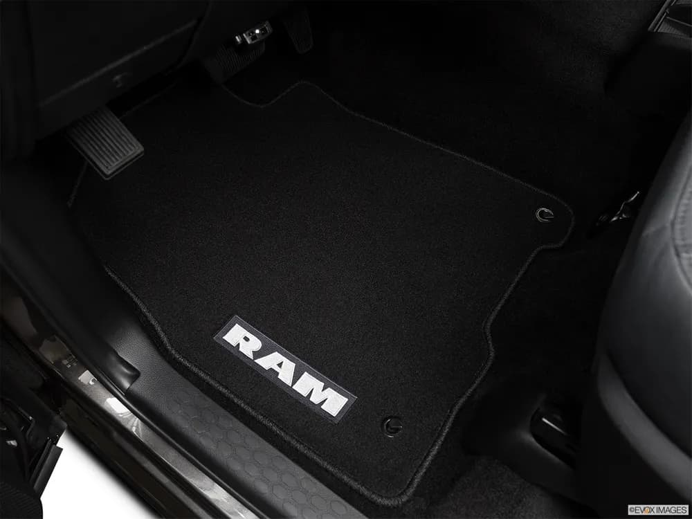 Express Crew Cab (Base)