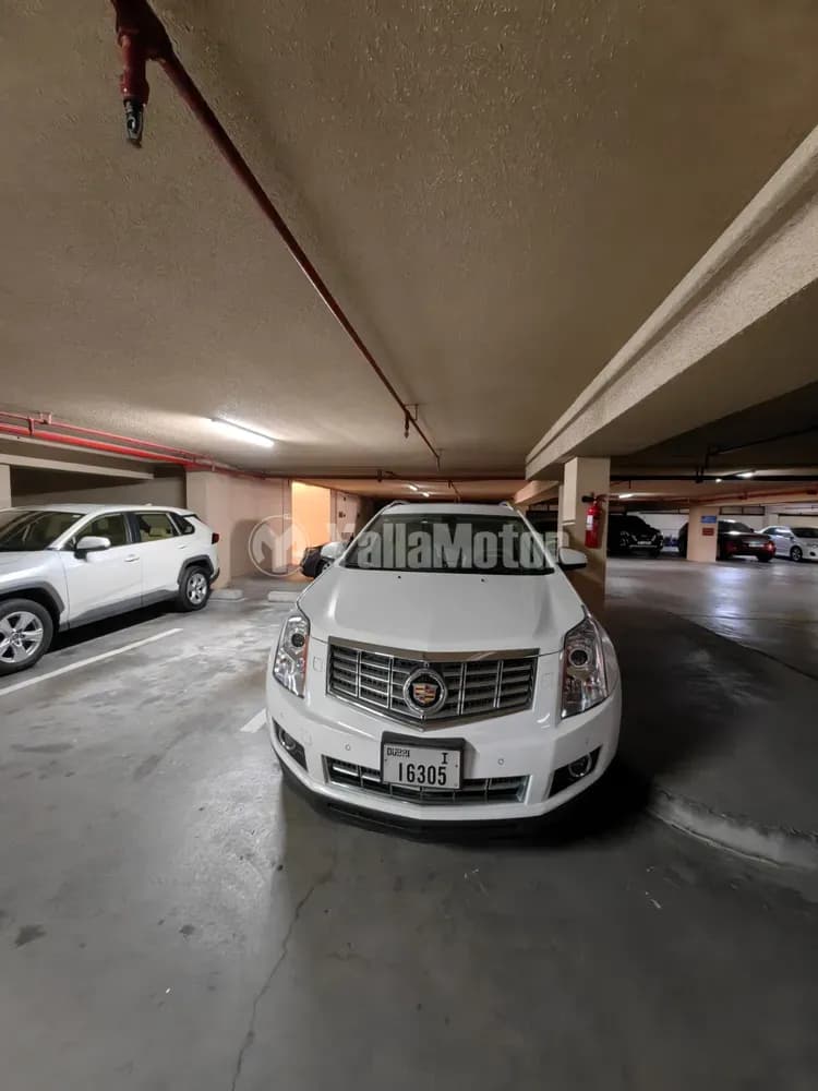 كاديلاك أس آر اكس 3.6L 5 Seater 2014 مستعملة