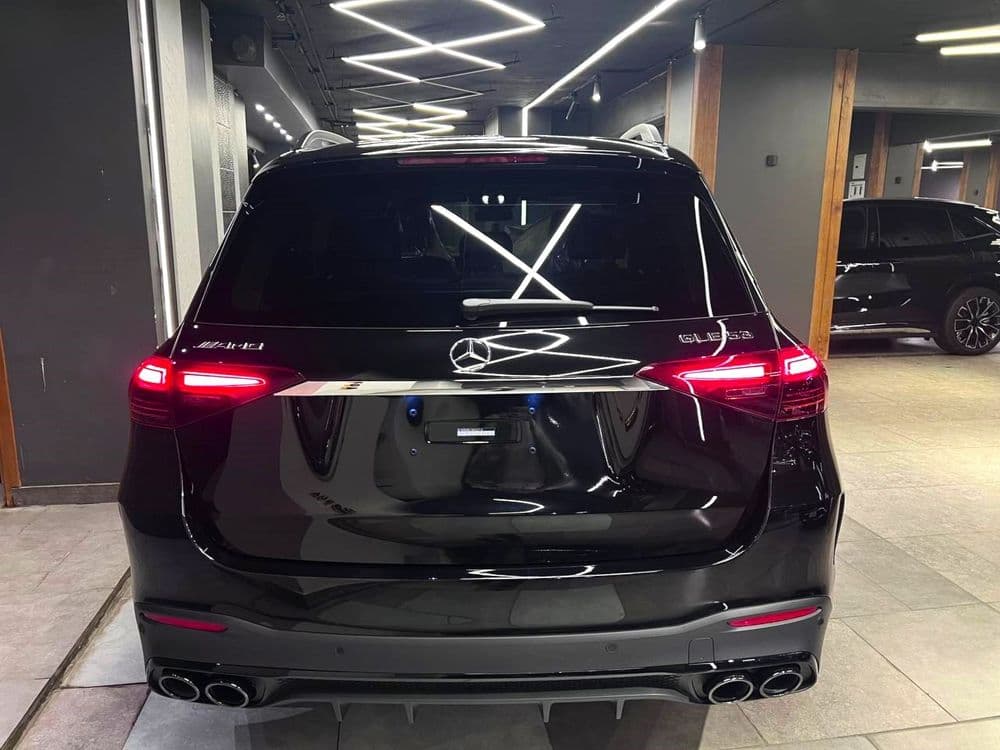 New Mercedes-Benz GL-Class 2025