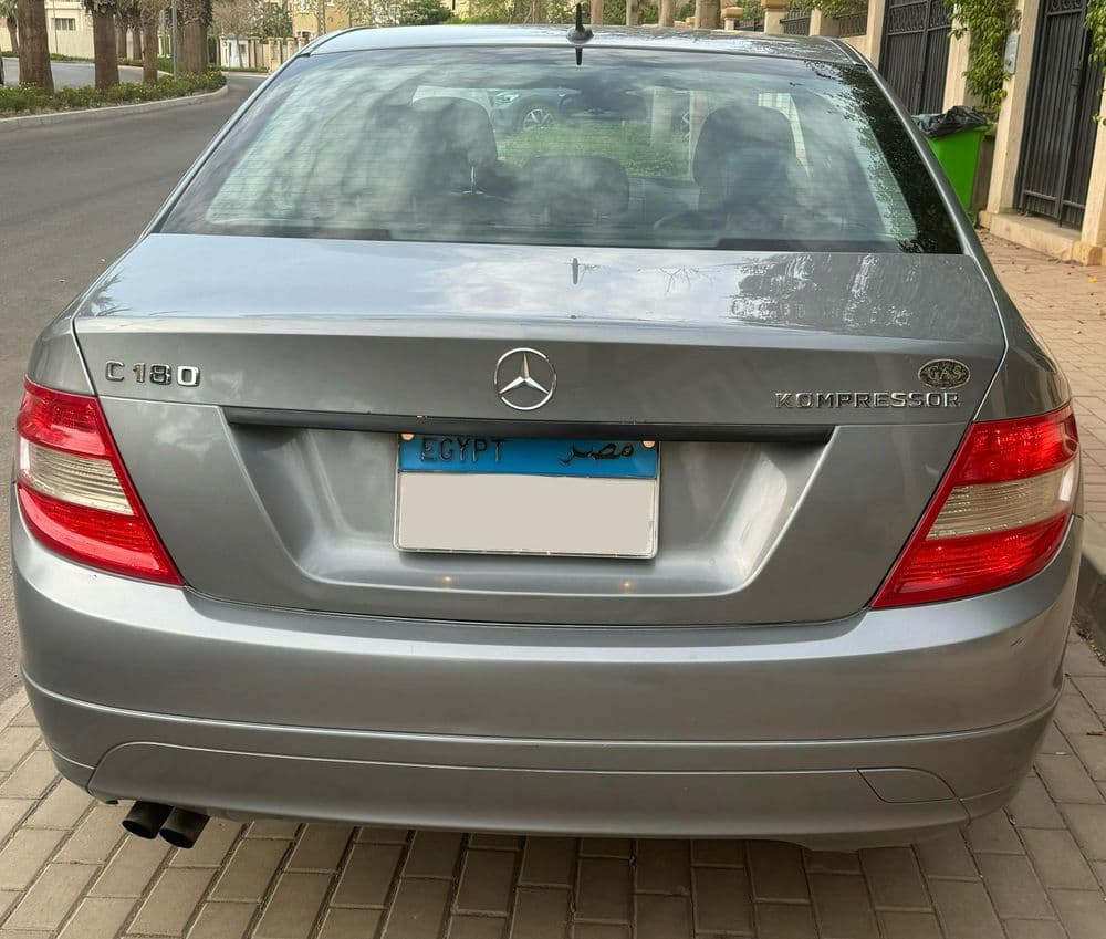 مرسيدس بنز الفئة سي C 180 2011 مستعملة
