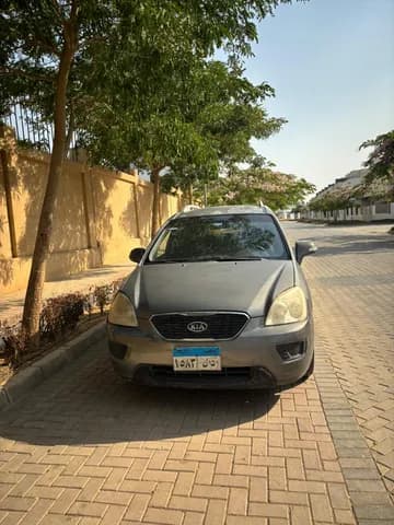Used Kia Carens 1.6L Top 2011