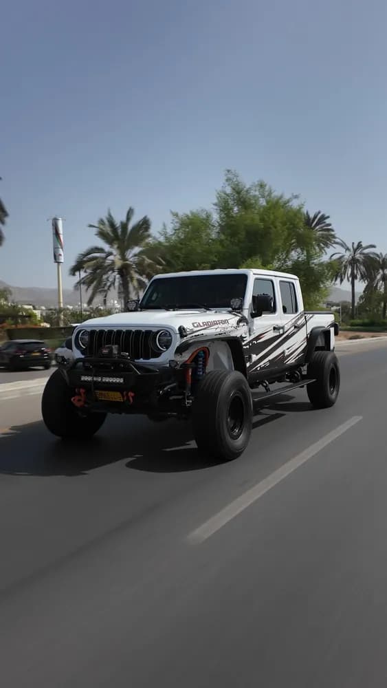 جيب gladiator 3-6l-sport-4x4 2020 مستعملة
