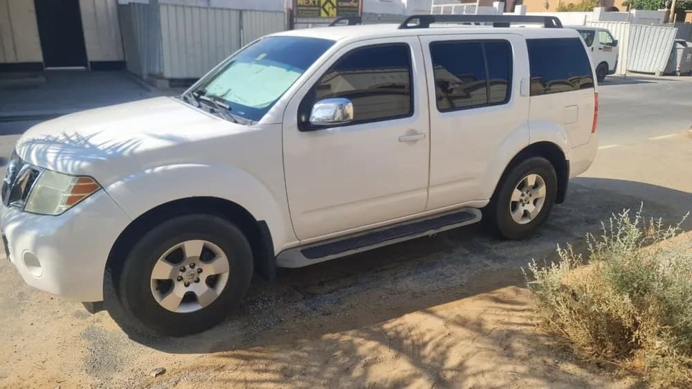 Used Nissan Pathfinder LE 2011
