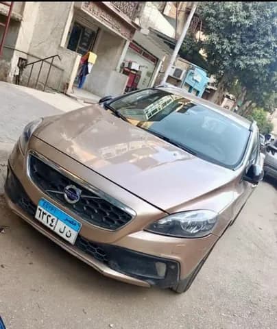 فولفو في40 1.6 T4 2013 مستعملة