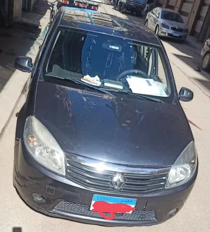 رينو سانديرو 4 Door 1.6L Automatic 2013 مستعملة
